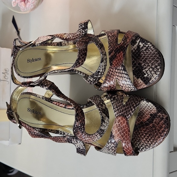 Style &CO.  Wedge Heel - Picture 1 of 7